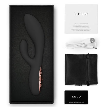 LELO INA Thrust Noir – vibromasseur, emballage, câble visible, accessoires visibles (visuel 20)